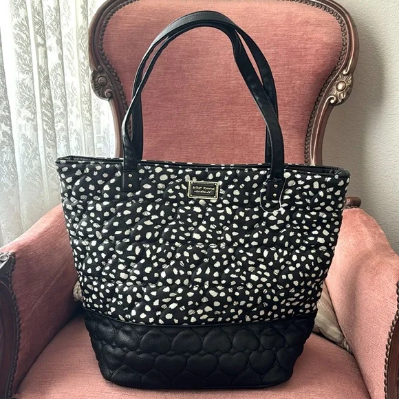Betsey Johnson NY Black White Dot Quilted Vegan Leather Large Tote Bag Purse - Picture 1 of 11